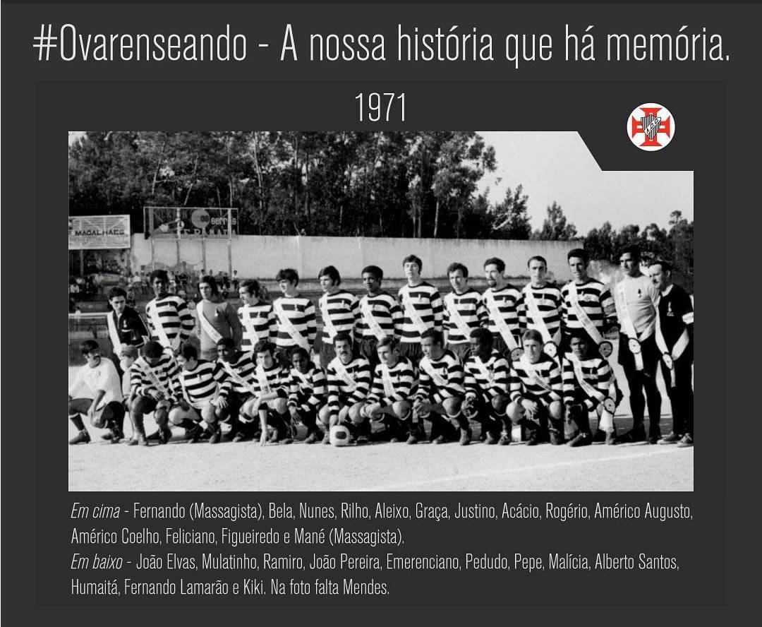 Equipa campeã 1970/71 com faixa de Campeões